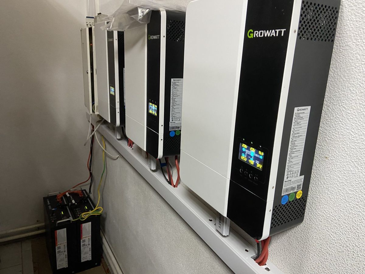 Гібридний інвертор Growatt SPF 6000 ES Plus, 48 В, 6000 Вт, 100 А (безперебійник, UPS, ДБЖ) — фото 3