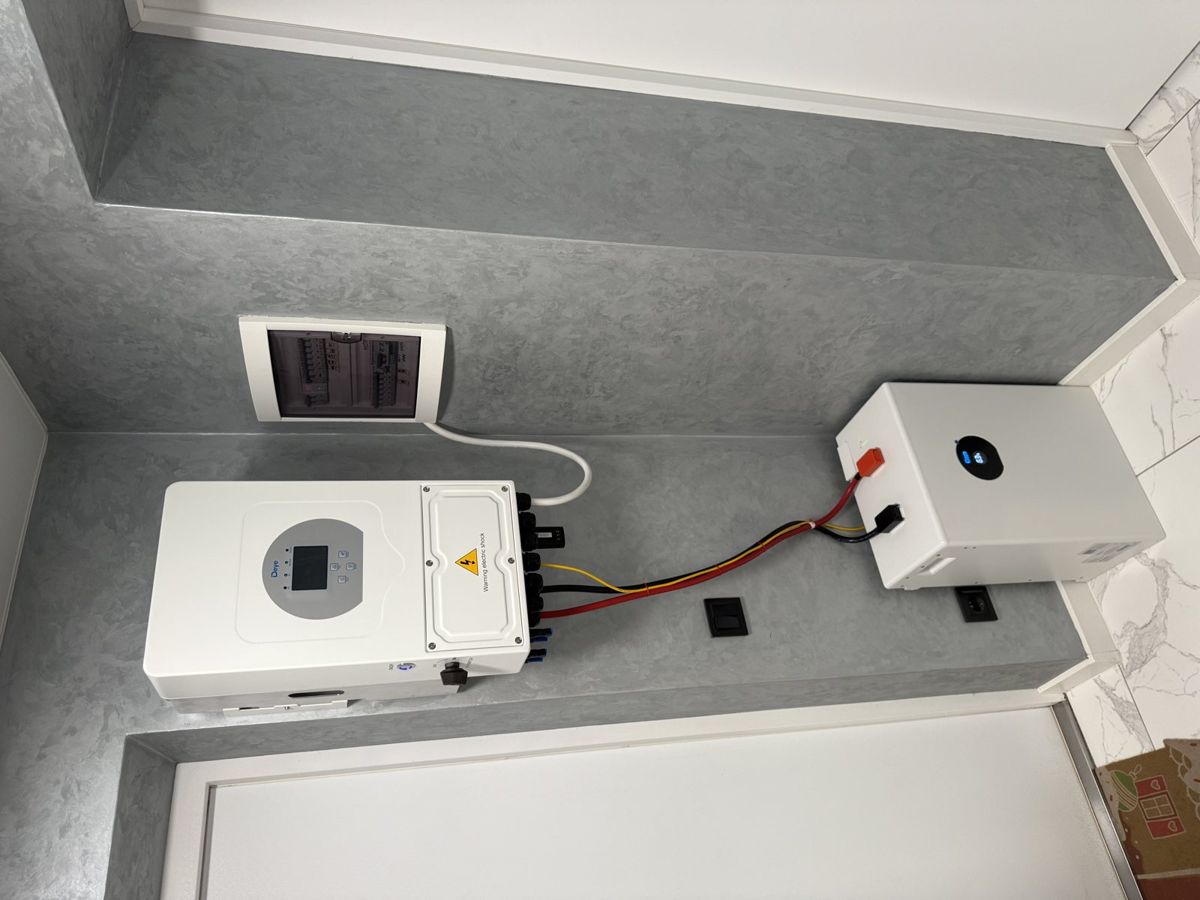 Акумулятор Deye SE-F12-C LiFePO4 51.2V/230AH, 11800 W*h (з дисплеєм) (літій-залізо-фосфатний акумулятор для ДБЖ (UPS) — фото 2